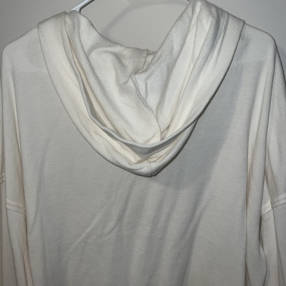 Off white Hoodie w/pockets! - Picture 5 of 5